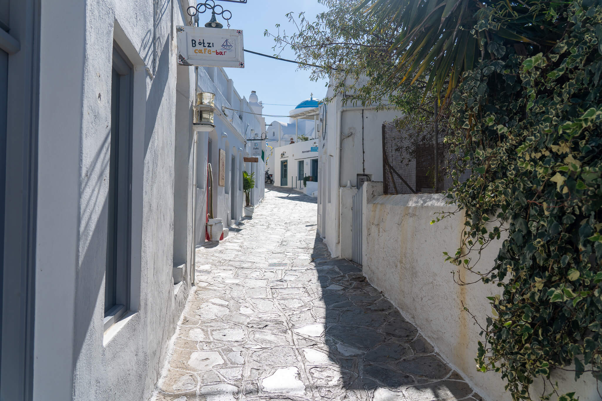 An alley in the villages of Sifnos